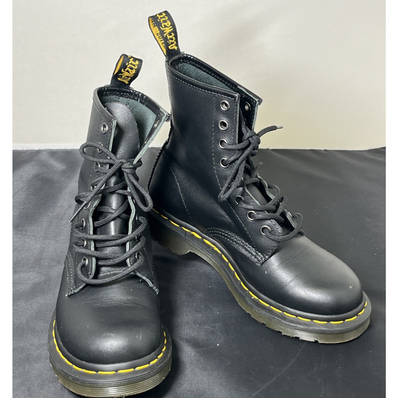 Doc Doctor Dr Martens Women's Size 6 US 11821 Airwair Black Leather Boots Chrty - Picture 1 of 13